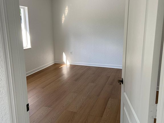 4th image of 184 Eureka Dr