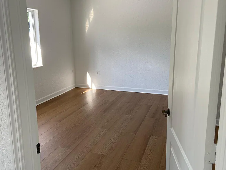 184 Eureka Dr — Photo 10