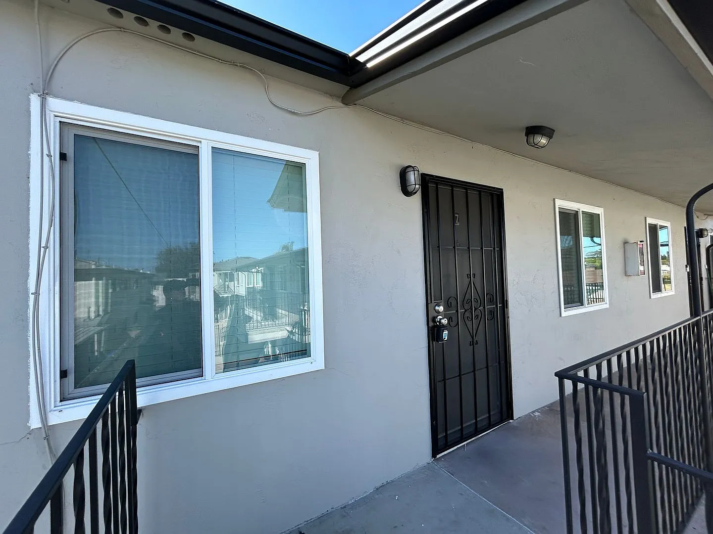 1 Bed, 1 Bath in Central SD! Water/Trash Included — Photo 2