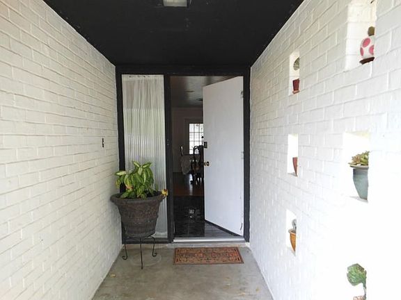 2nd image of 3412 Santa Fe St