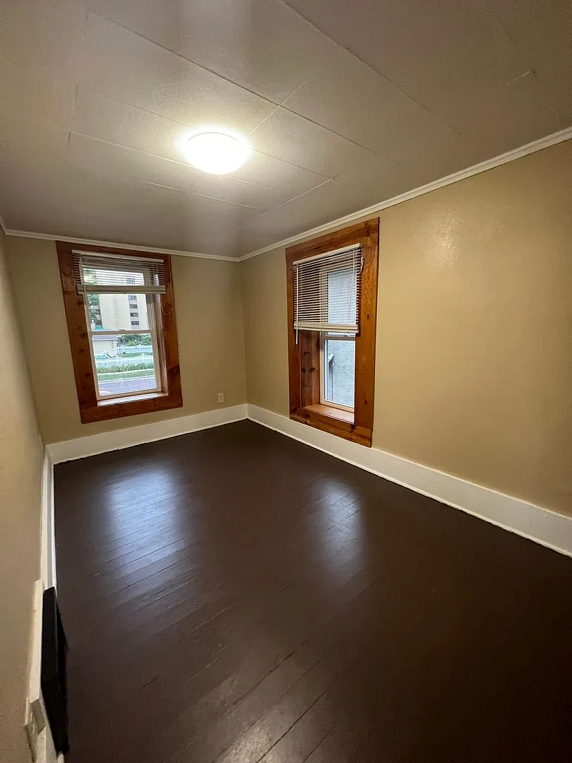 4 Bedroom La Crosse Home with Garage, Fenced Yard & In-Unit Laundry — Photo 2