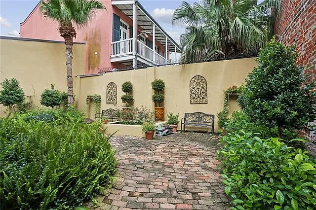 919 Dauphine St #919 — Photo 11