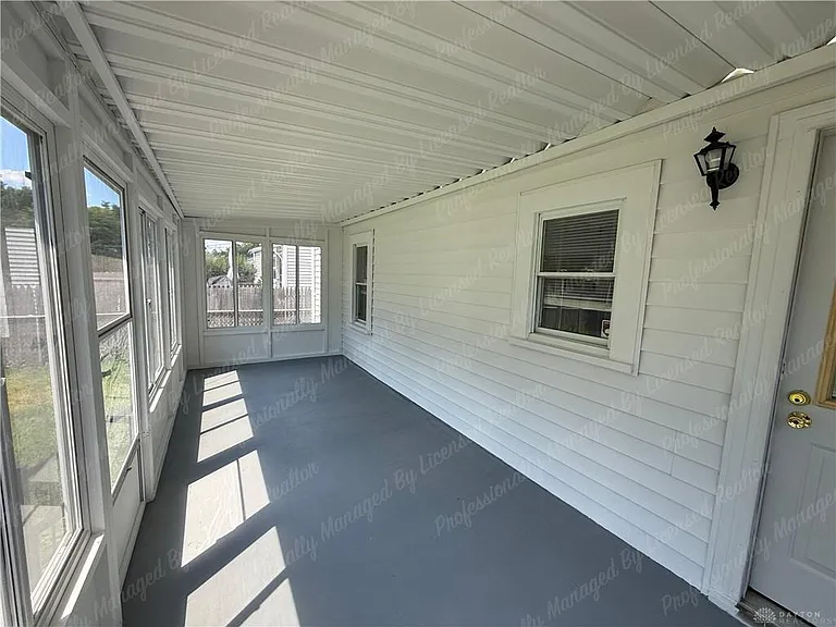 1261 Malden Ave — Photo 22