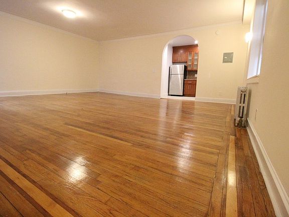 5th image of 128 W 72nd St APT 3B