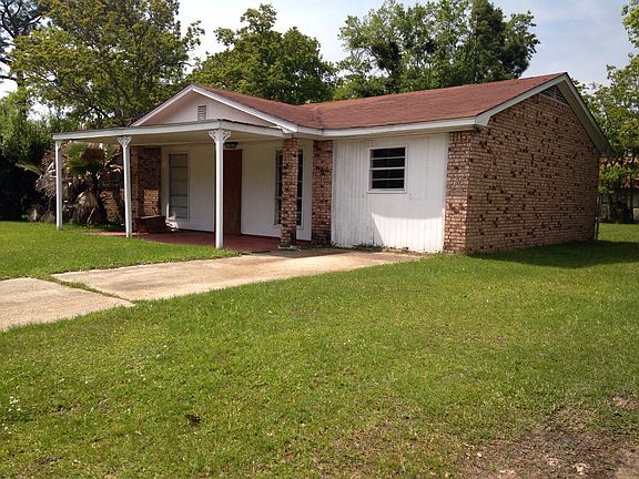 2nd image of 2822 Wood Lane Dr