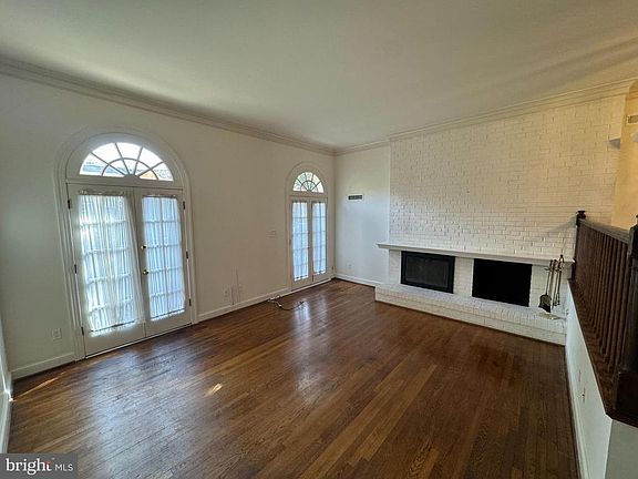 3rd image of 322 N Royal St