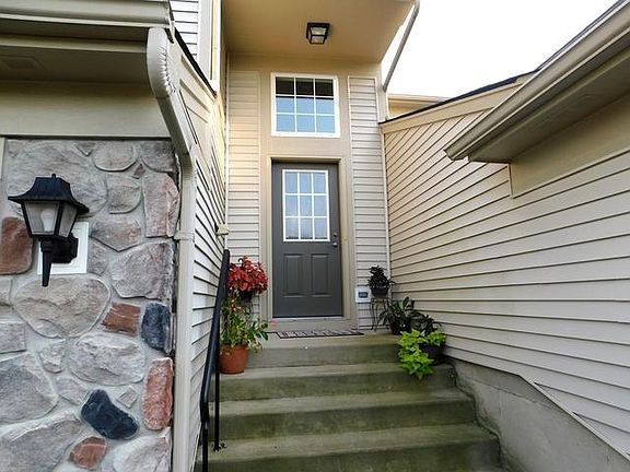 2nd image of 117 W Buckingham Dr