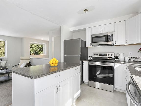 3rd image of 27040 Wagner Cir NE