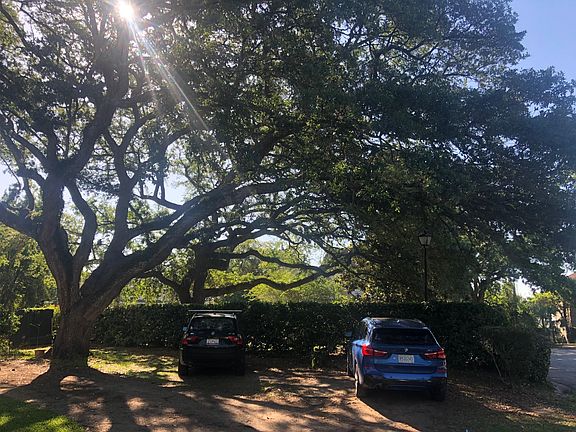 Parking bank can accommodate 3-4 cars.