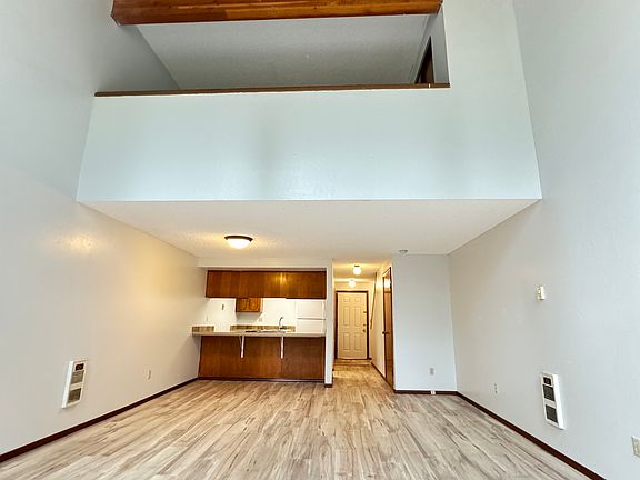 2nd image of 14018 NE 13th St