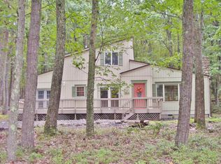 199 Eastwood Dr, Greentown, PA 18426