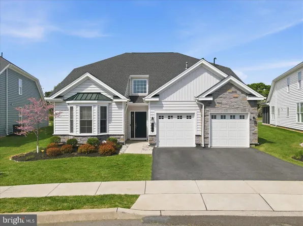 3912 Independence Dr, Easton, PA 18045