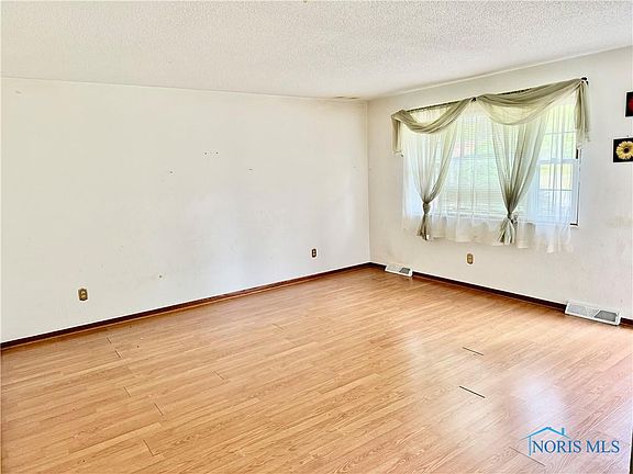 3rd image of 2202 N Kathy Ln