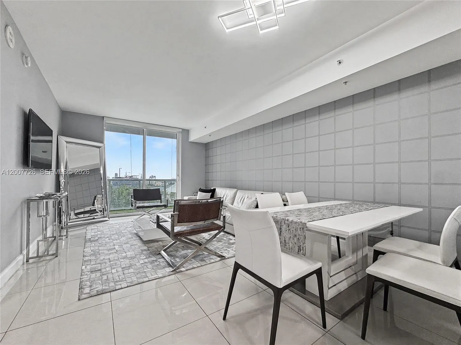 Vizcayne South Condo — Photo 2