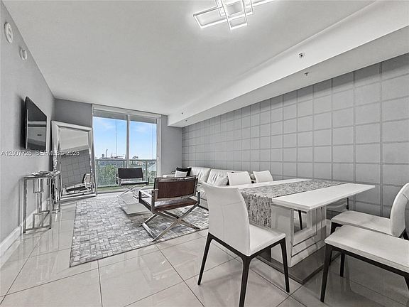 2nd image of 253 NE 2nd St APT 1003