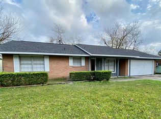 2906 Newcastle Dr, Baytown, TX 77521