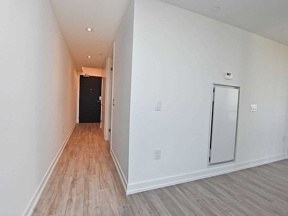 4th image of 77 Shuter St #3110