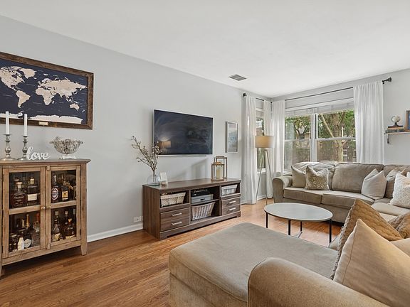 4th image of 4945 N Wolcott Ave APT 1B