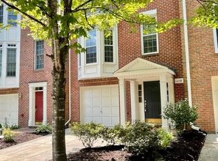 4056 Heatherstone Ct, Fairfax, VA 22030