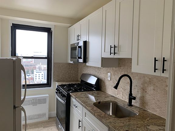 5th image of 225 Saint Pauls Ave APT 17M