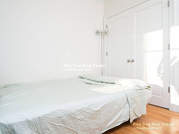5th image of 11 Longwood Ave #3L