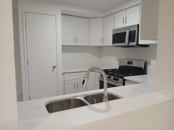 7951 Primrose Ln, Highland, CA 92346