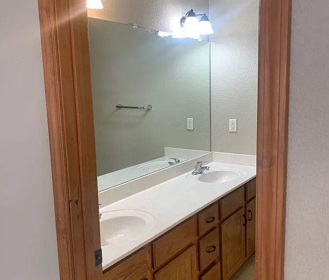 1626 NW Jordan Ct — Photo 8