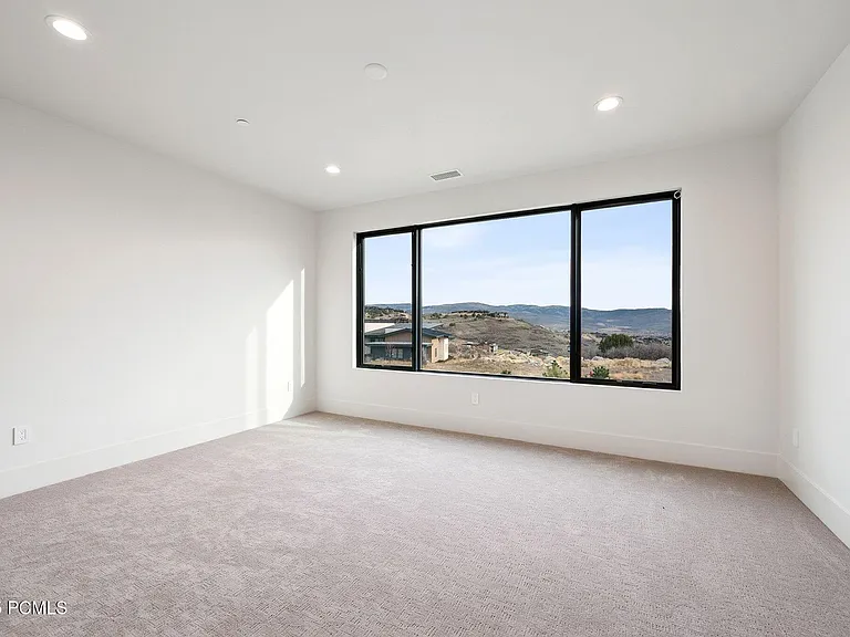 2005 Lookout Peak Cir — Photo 48