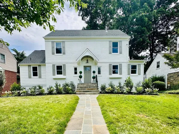 4917 Fort Sumner Dr, Bethesda, MD 20816