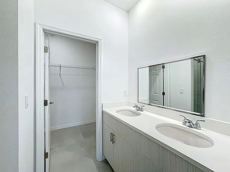 1711 Barton Towne Cir — Photo 32