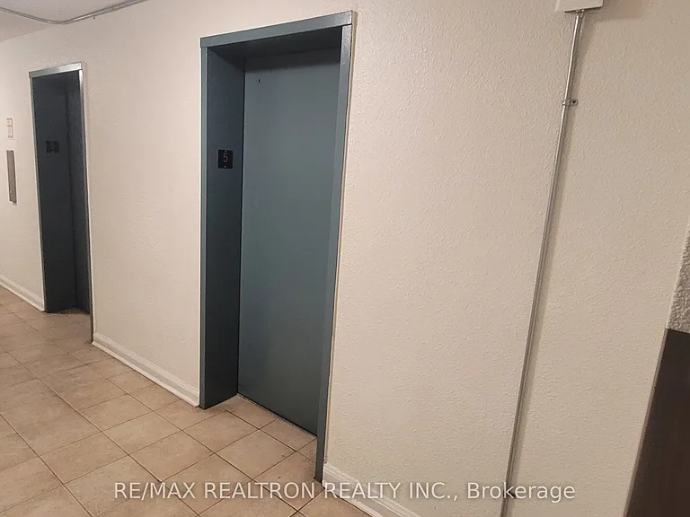 180 Markham Rd #504 — Photo 31