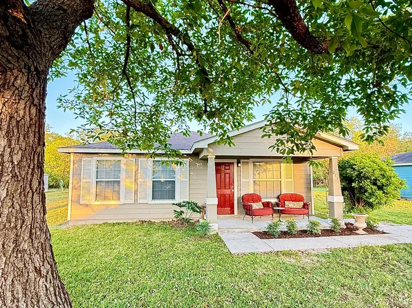 271 Windmill Hl, Seguin, TX 78155