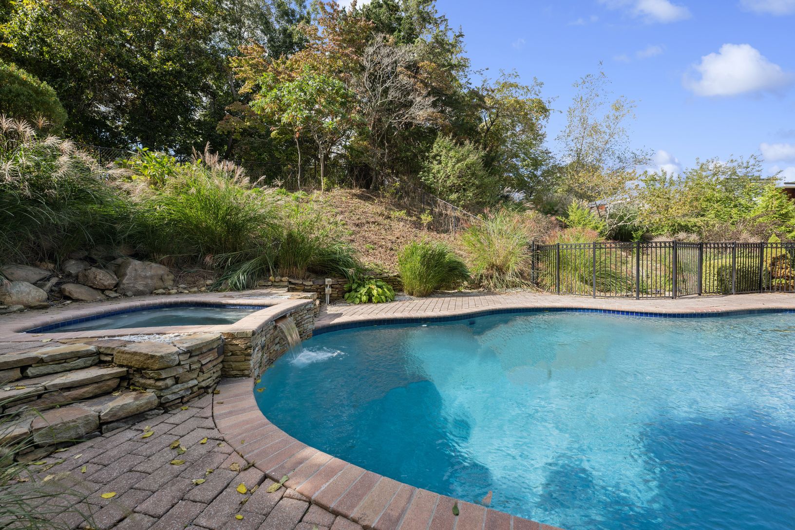  Heated Gunite Pool and Hot Tub