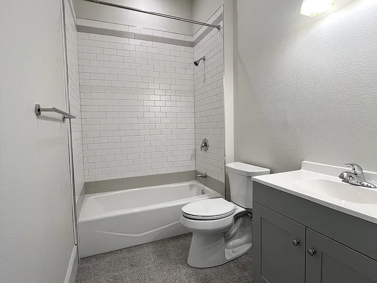 244 E Park Ave #201 — Photo 8