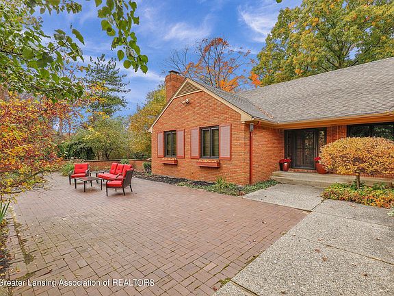 5th image of 240 Winterberry Ln