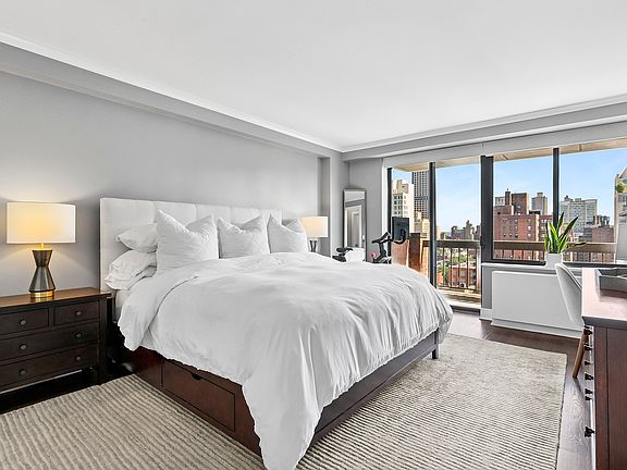 4th image of 1441 3rd Ave APT 17C