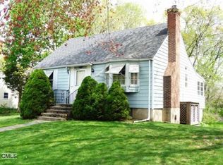 17 Alrowood Dr, Norwalk, CT 06851