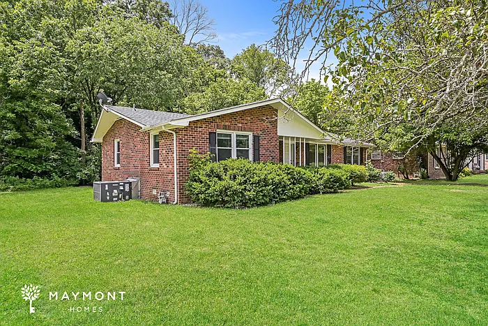 629 Brook Dr — Photo 2