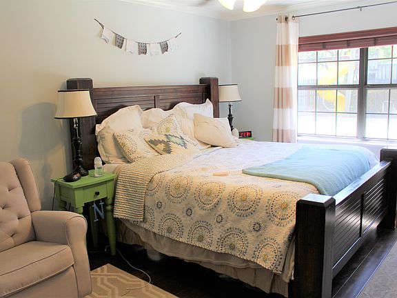 Master Bedroom (king size)