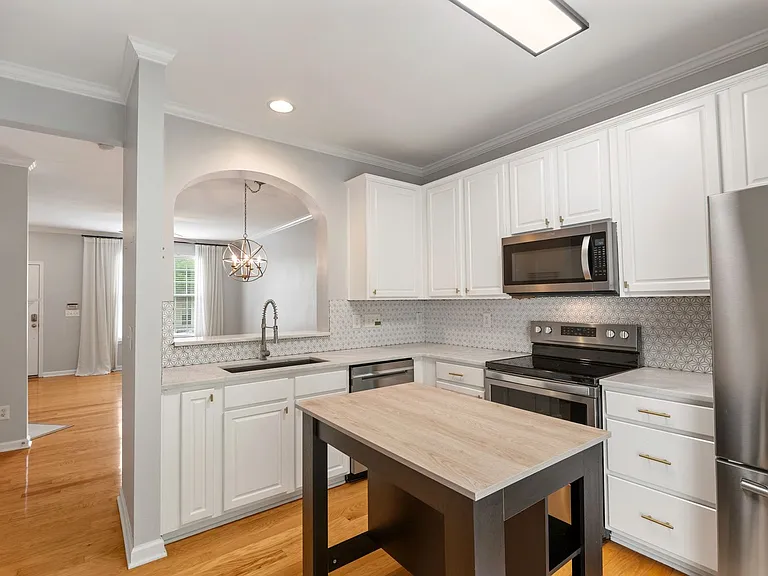 3811 Ramblewood Ave — Photo 2