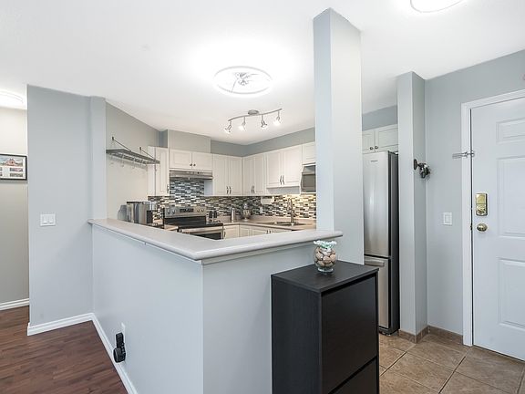 5th image of 33738 King Rd #207