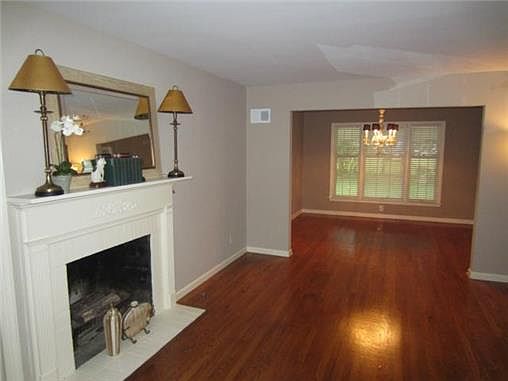 3rd image of 3019 W 72nd Ter