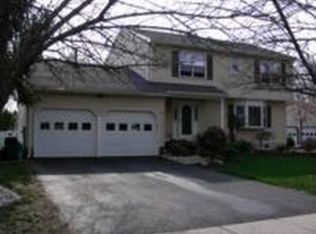 14 Rebecca Ct, Dayton, NJ