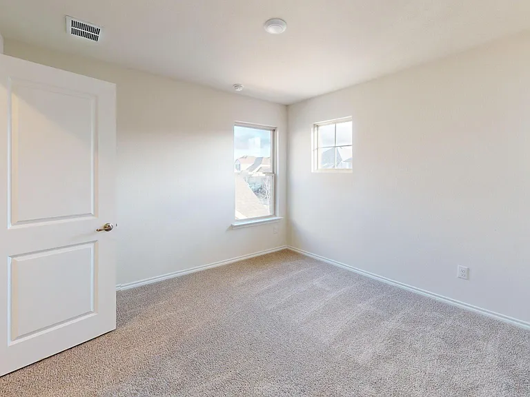 3941 Oak Creek Cir — Photo 12