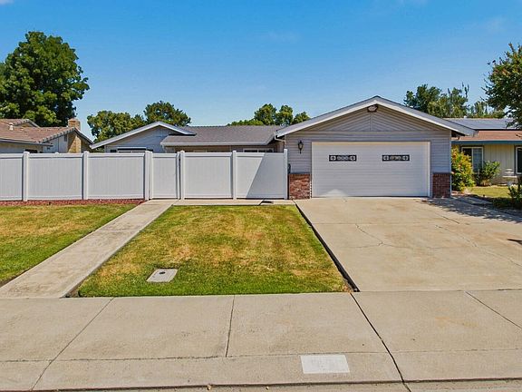 3rd image of 1421 Woodmont Way