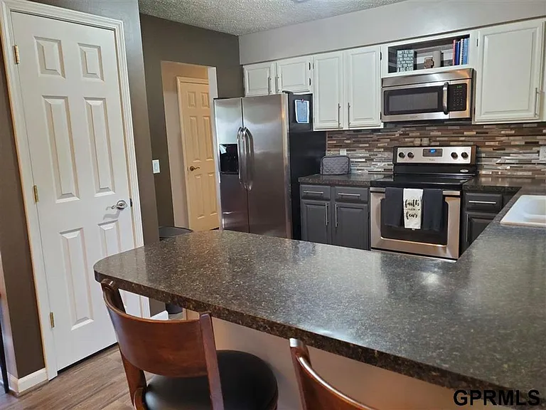 2201 Scarborough Dr — Photo 4