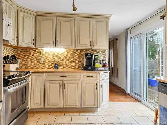 5th image of 26 Glenwood Pl