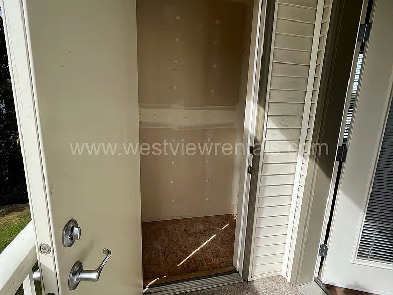 135-139 Prince Ave — Photo 383