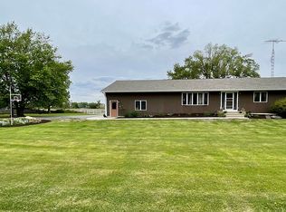 409 Swanson Rd, Sycamore, IL 60178