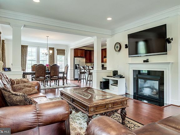 5th image of 2095 Laura Mews Pl